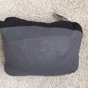 North Face Women’s Compactable Rain Coat Size M